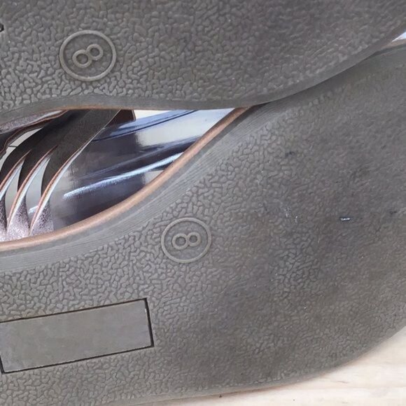 Maurices Womans 8 Brown Gold Twisted Strappy Sling Back Thong Faux Leather Sanda - Picture 7 of 8